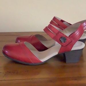 Clarks leather comfort heel Strap Closed Toe